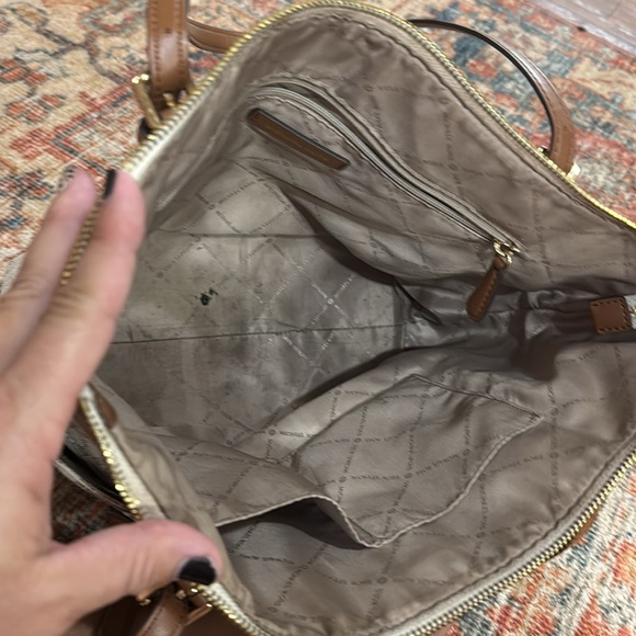 Michael Kors pocket book - Picture 2 of 7